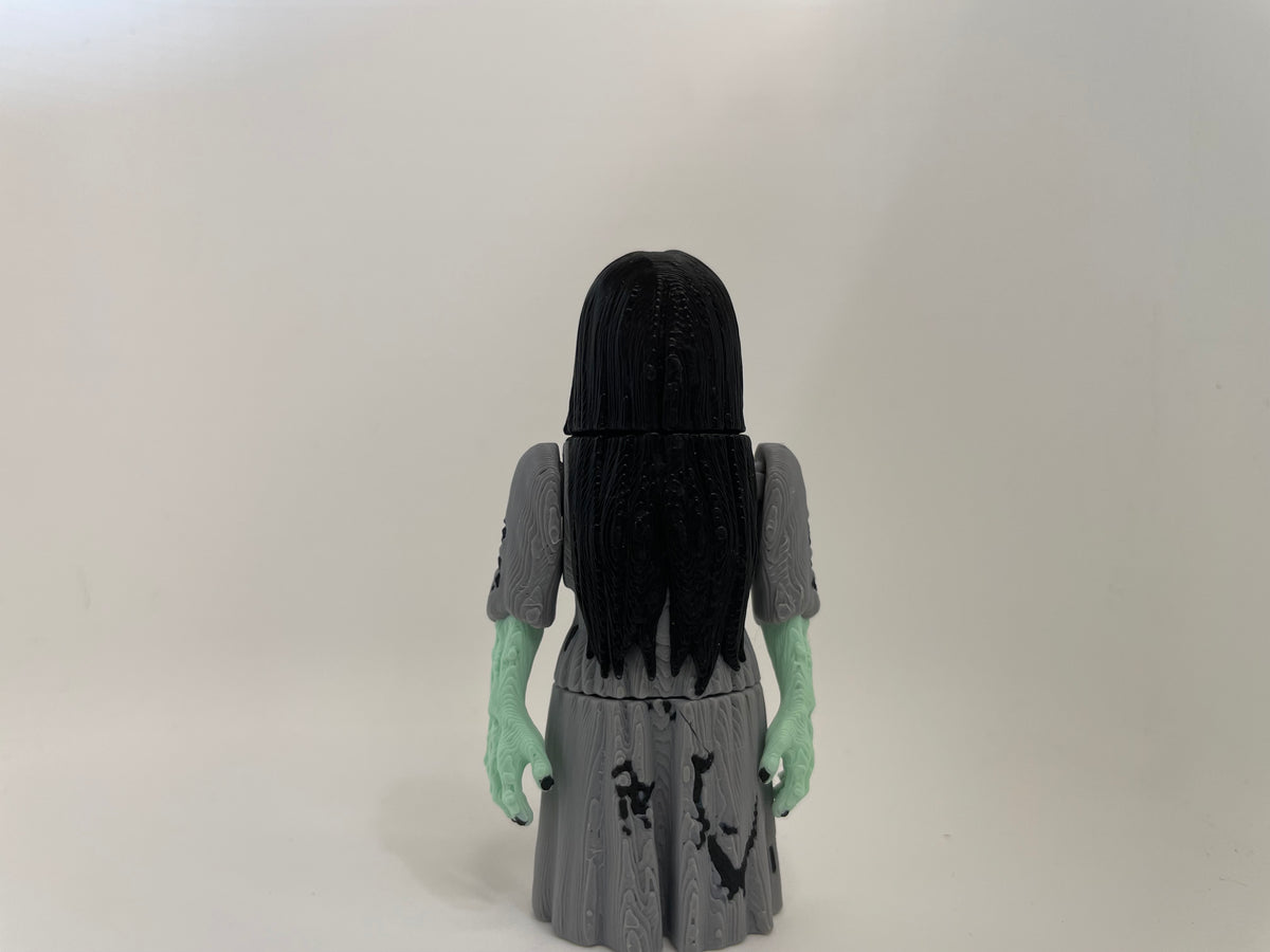 Long-Haired Ghost – Spooky Figurine – product photo